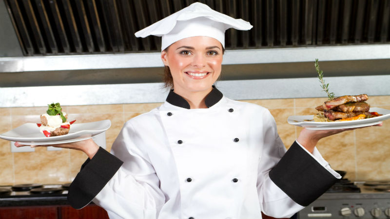 The Advantages of Ordering and Using Custom Aprons in Your Restaurant