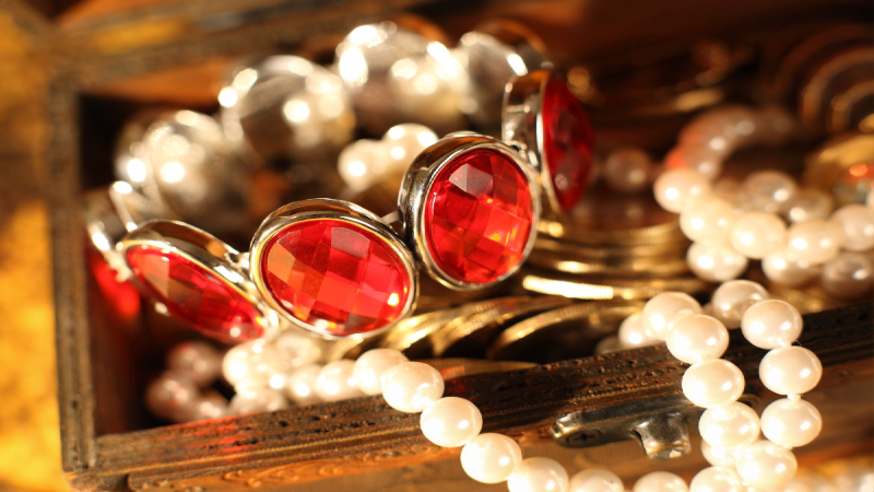 Benefits of Vintage Jewelry Restoration in Los Angeles