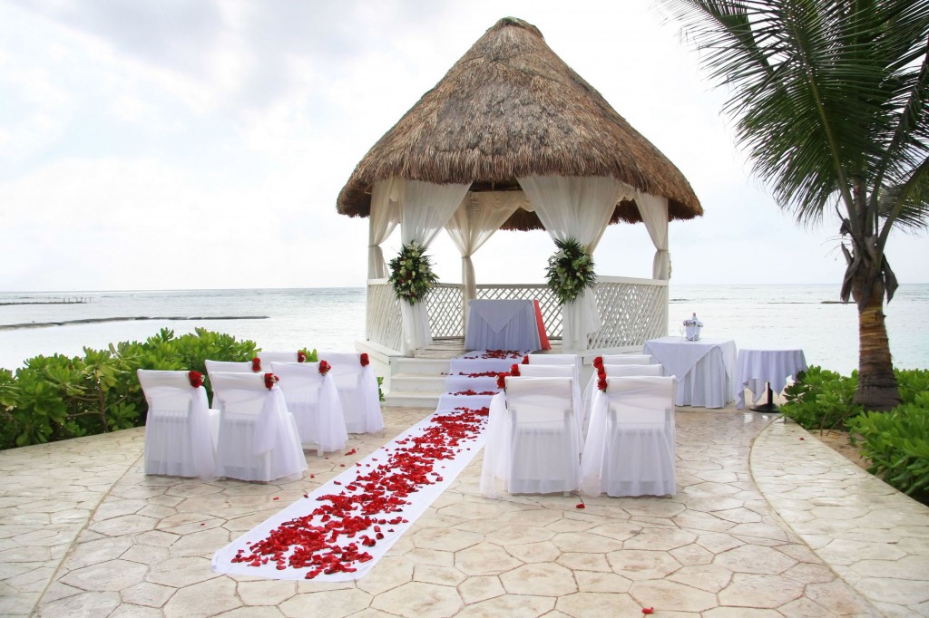 Outdoor Weddings at Abbey Springs in Lake Geneva, WI