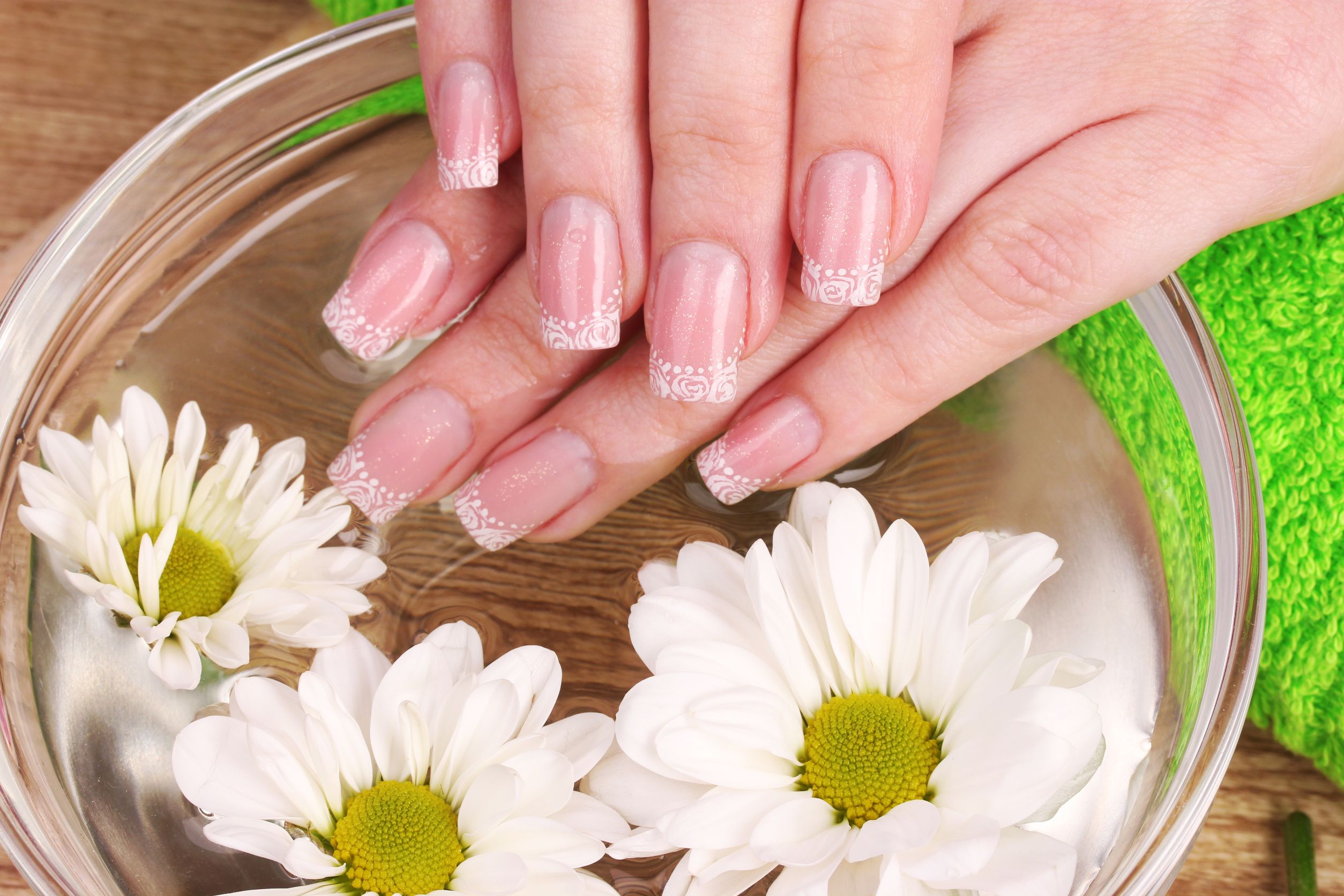 Acrylic Nail Products: What Sets the Best Apart?